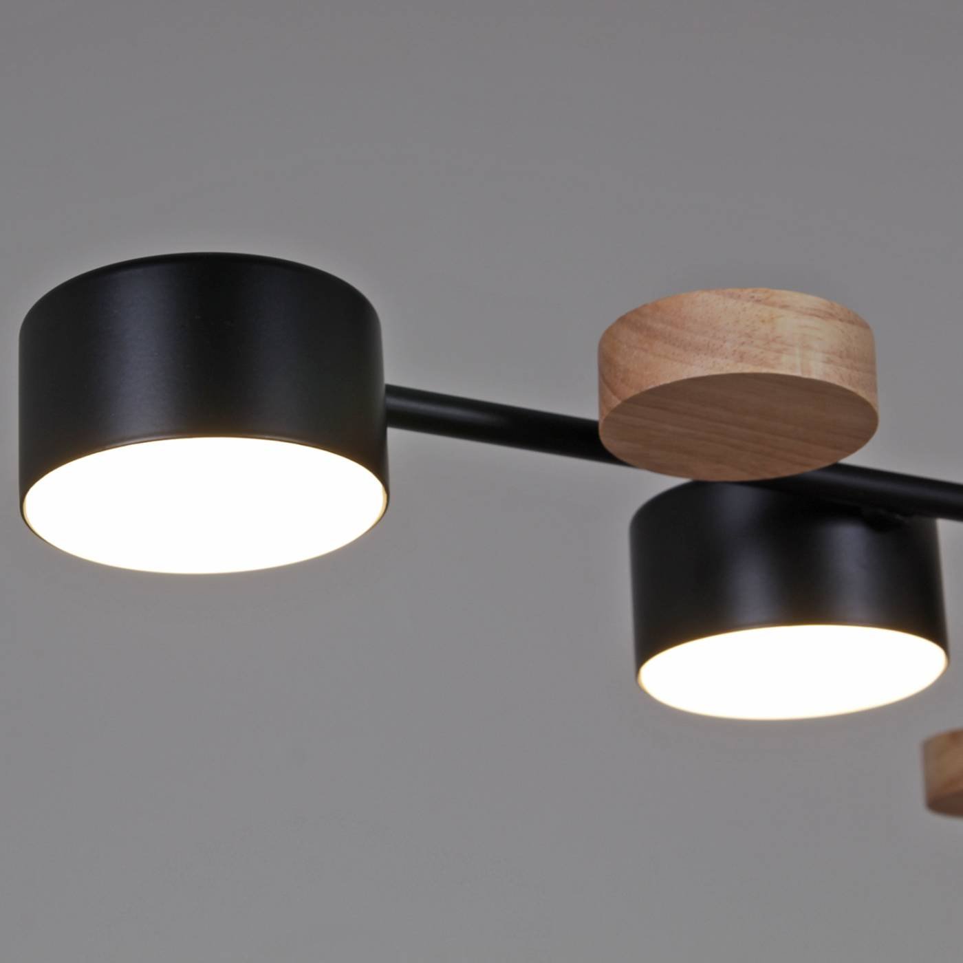 Потолочная люстра Reluce 03758-0.3-10 BK+WOOD GX53