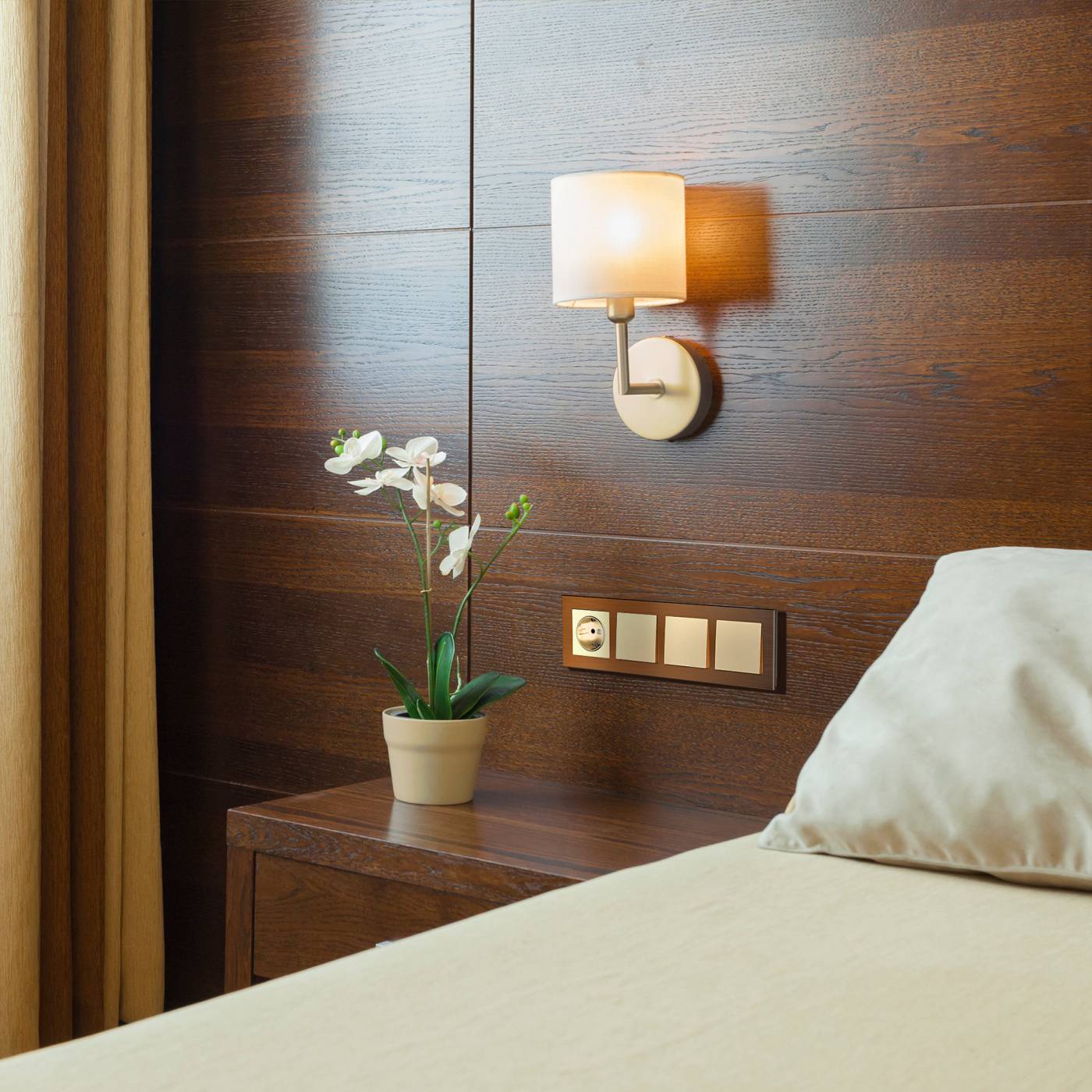 W1171111/ Розетка с заземлением и шторками (шампань) Розетка Werkel W1171111/ Розетка с заземлением и шторками (шампань)