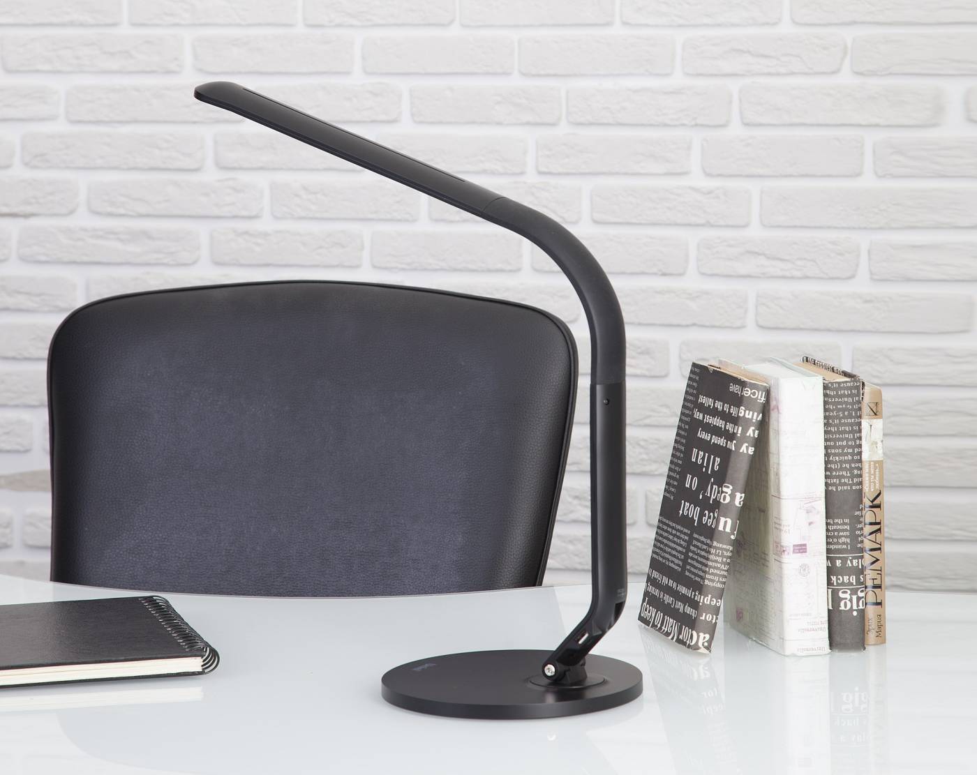 TLD-555 Black/LED/500Lm/5500K/Dimmer/USB Настольная лампа Uniel TLD-555 Black/LED/500Lm/5500K/Dimmer/USB