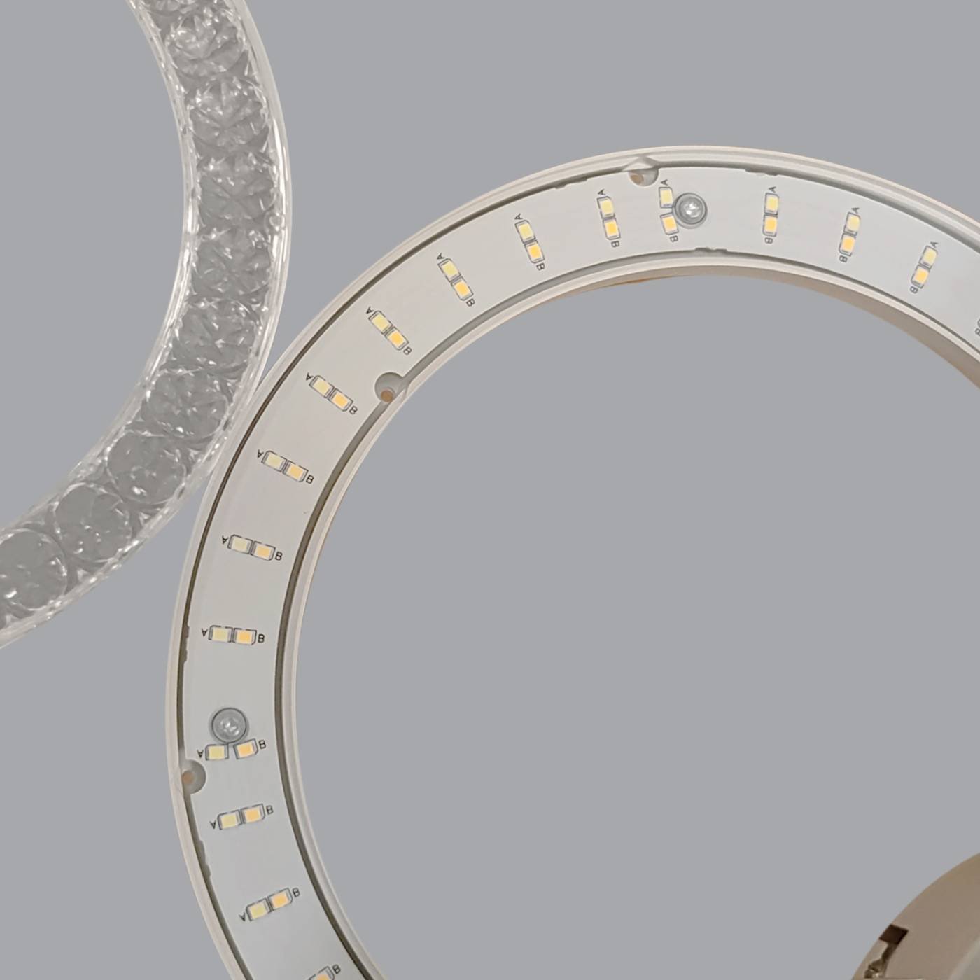 Потолочная люстра Reluce 09847-0.3-3+3A WH