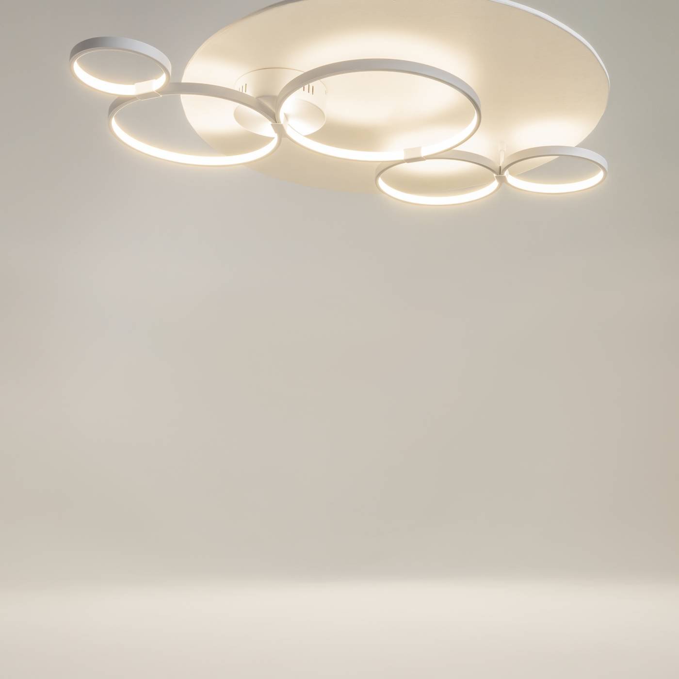 Потолочная люстра Maytoni Olympia MOD448CL-L40WK