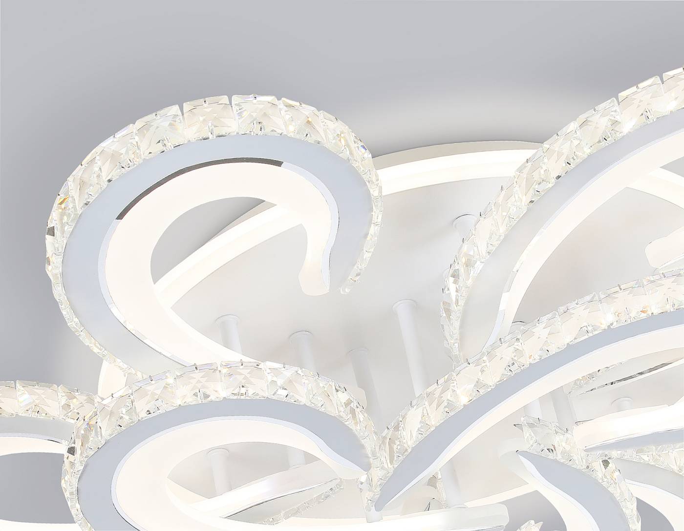 Потолочная люстра Ambrella Ice FA1704