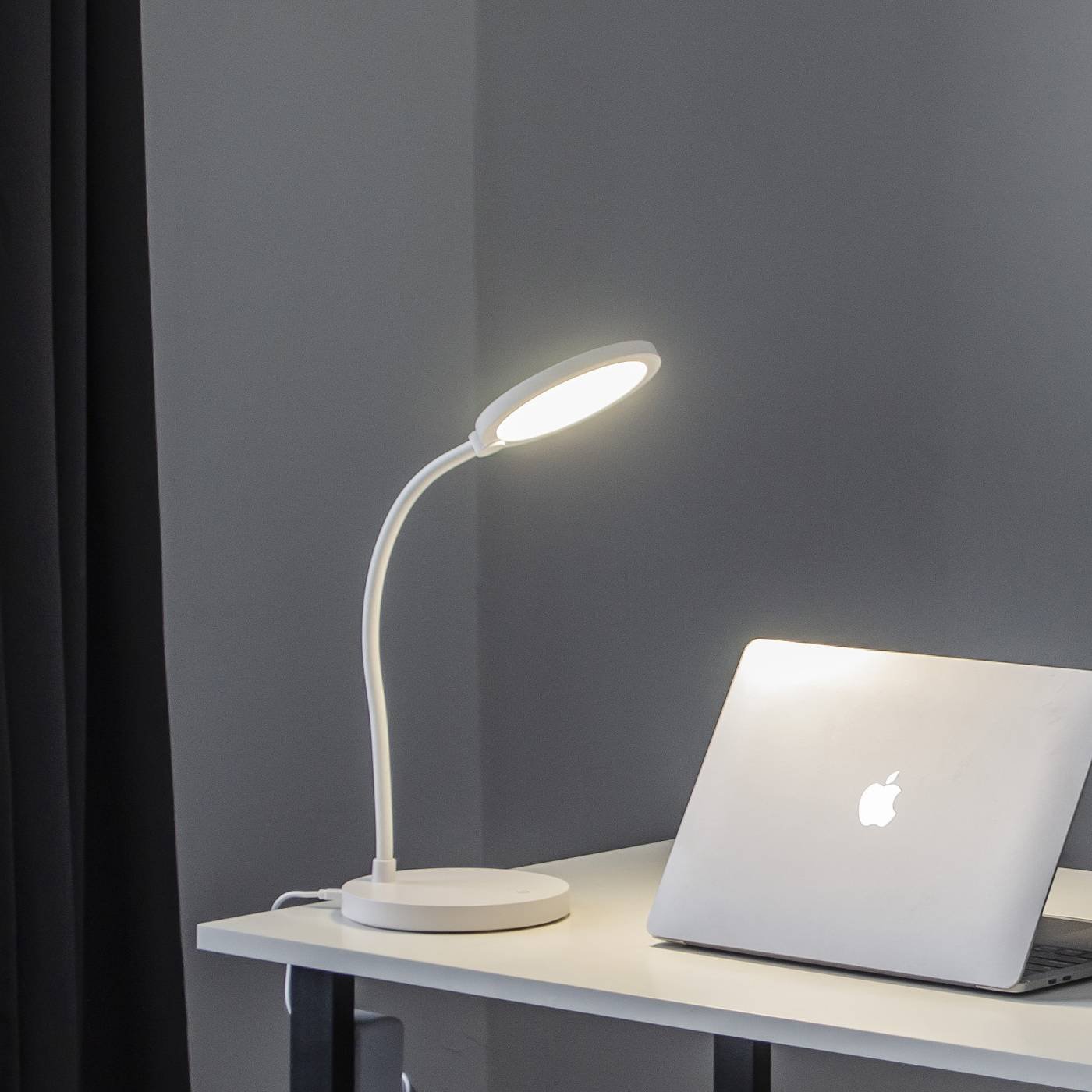 TLD-553 White/LED/400Lm/4500K/Dimmer/USB Настольная лампа Uniel TLD-553 White/LED/400Lm/4500K/Dimmer/USB