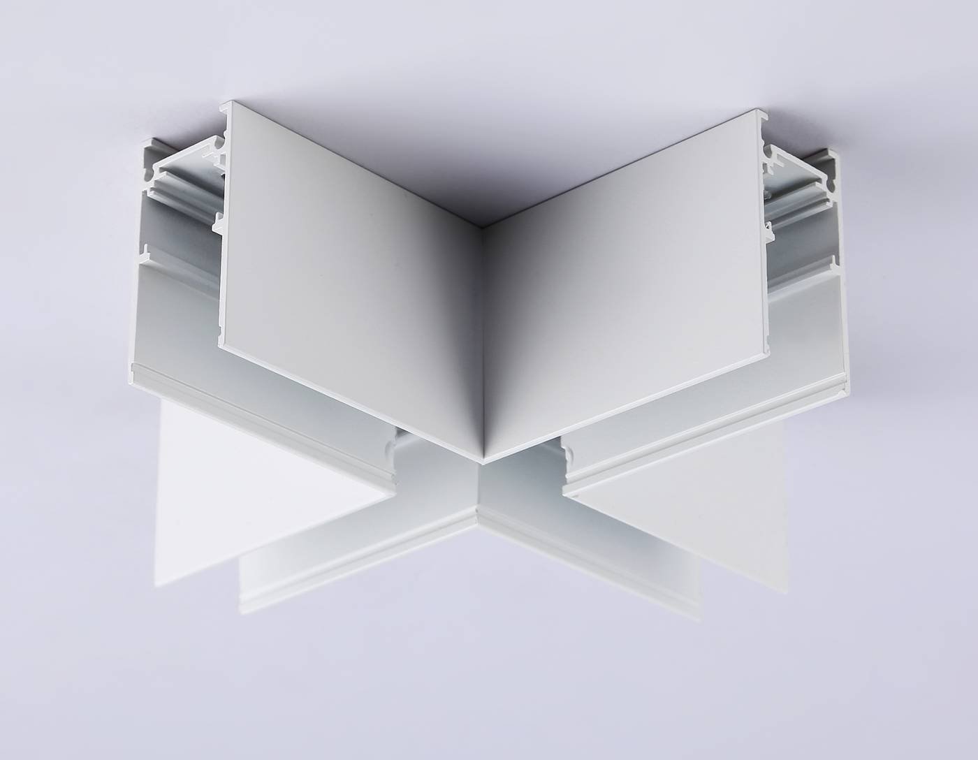 Коннектор X-образный для накладного шинопровода Magnetic Ambrella Track System GL3375