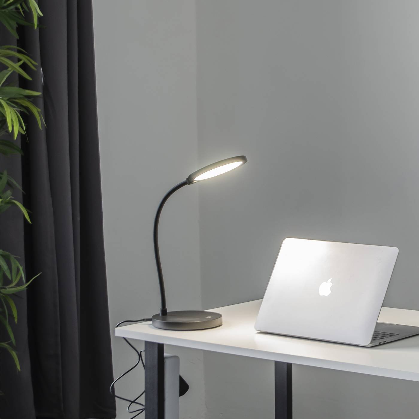 TLD-553 Black/LED/400Lm/4500K/Dimmer/USB Настольная лампа Uniel TLD-553 Black/LED/400Lm/4500K/Dimmer/USB