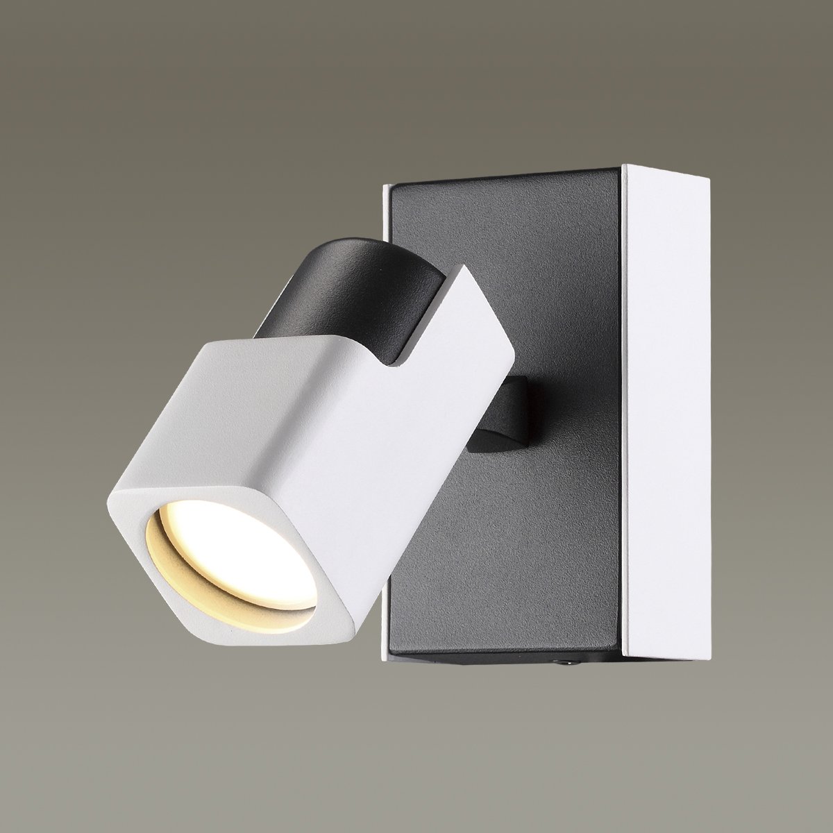 3491/1W Светильник спот Odeon Light Daravis 3491/1W