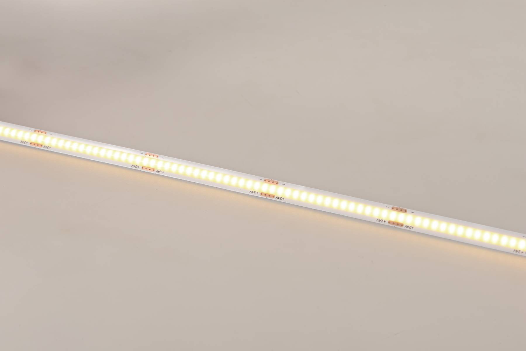 CLT 1.001 10W 24V COB 4000K IP20 Светодиодная лента Line Crystal Lux CLT 1.001 10W 24V COB 4000K IP20