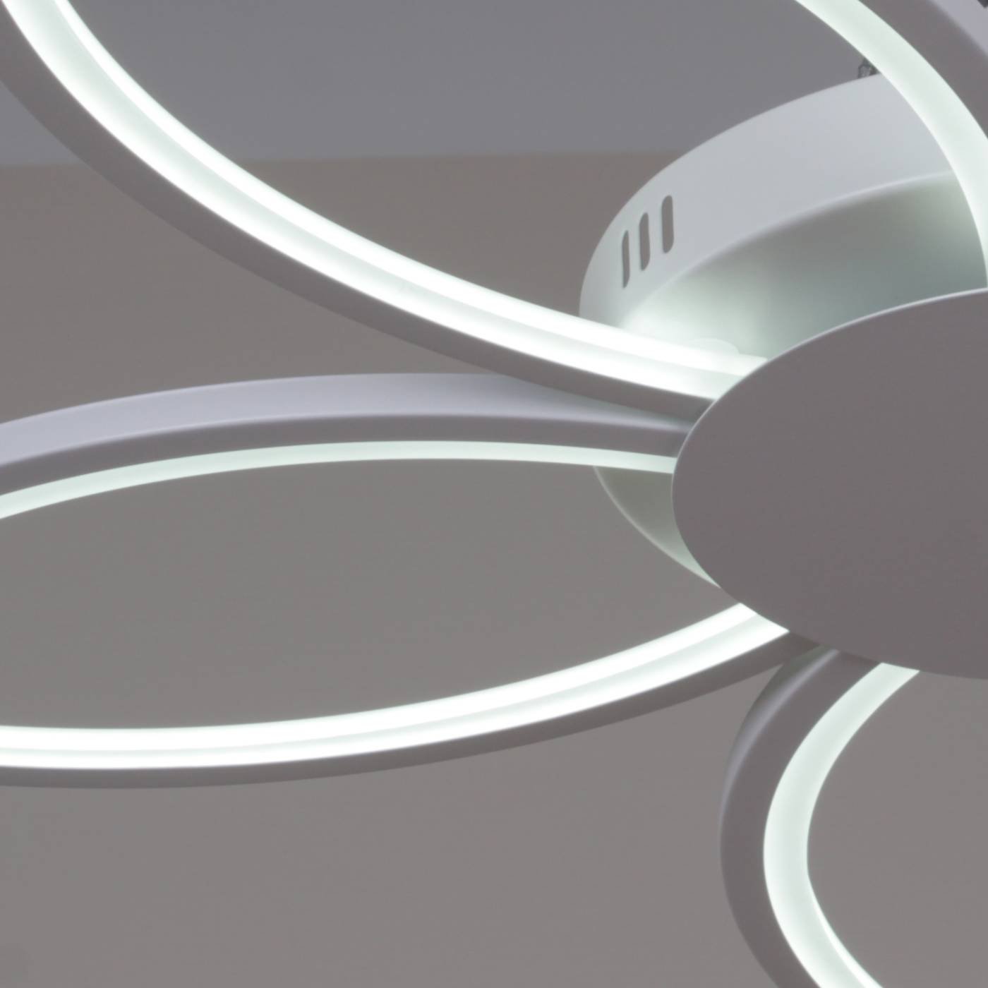 Потолочная люстра Reluce 09877-0.3-05 WH