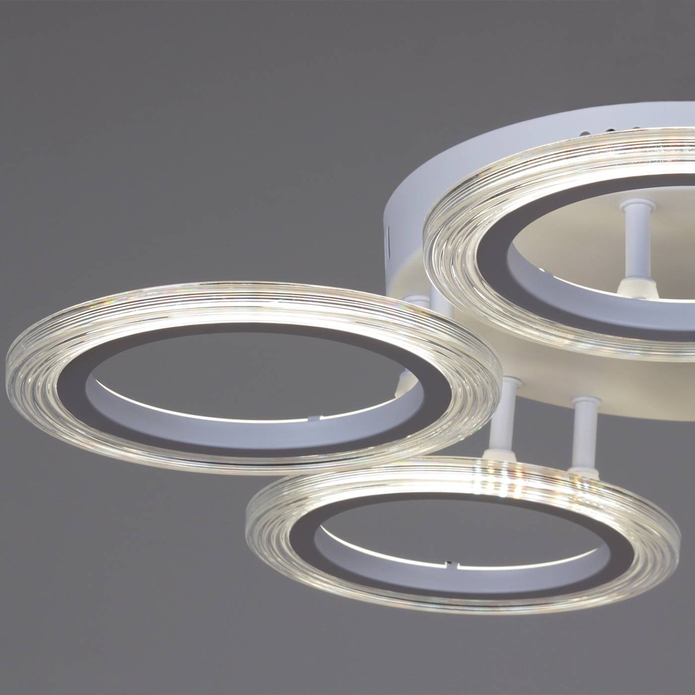 Потолочная люстра Reluce 09812-3.3-05A WH