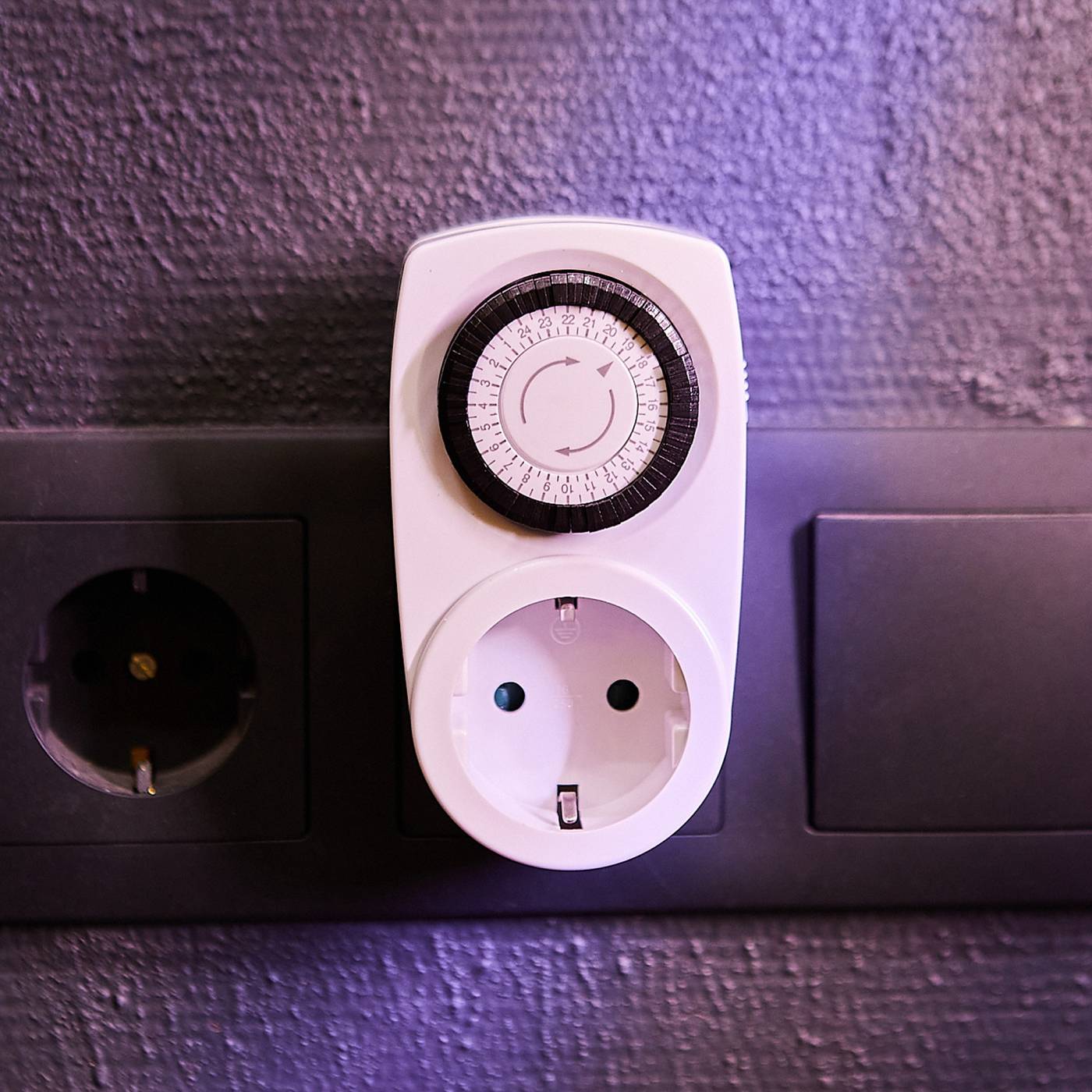 Таймер механический с розеткой Uniel UST-M10 WHITE