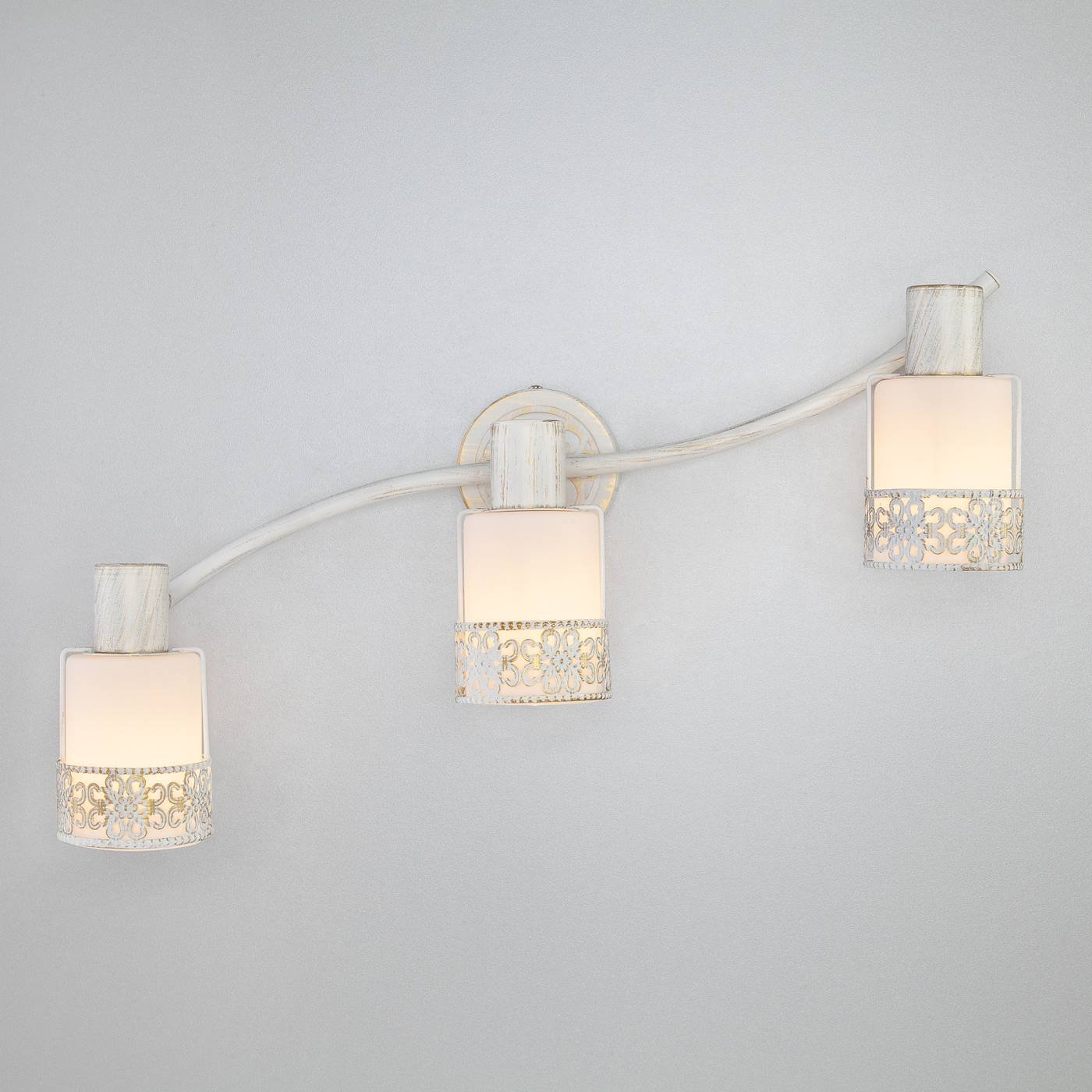 20025/3 белый с золотом Светильник спот Eurosvet Silvia 20025/3 белый с золотом