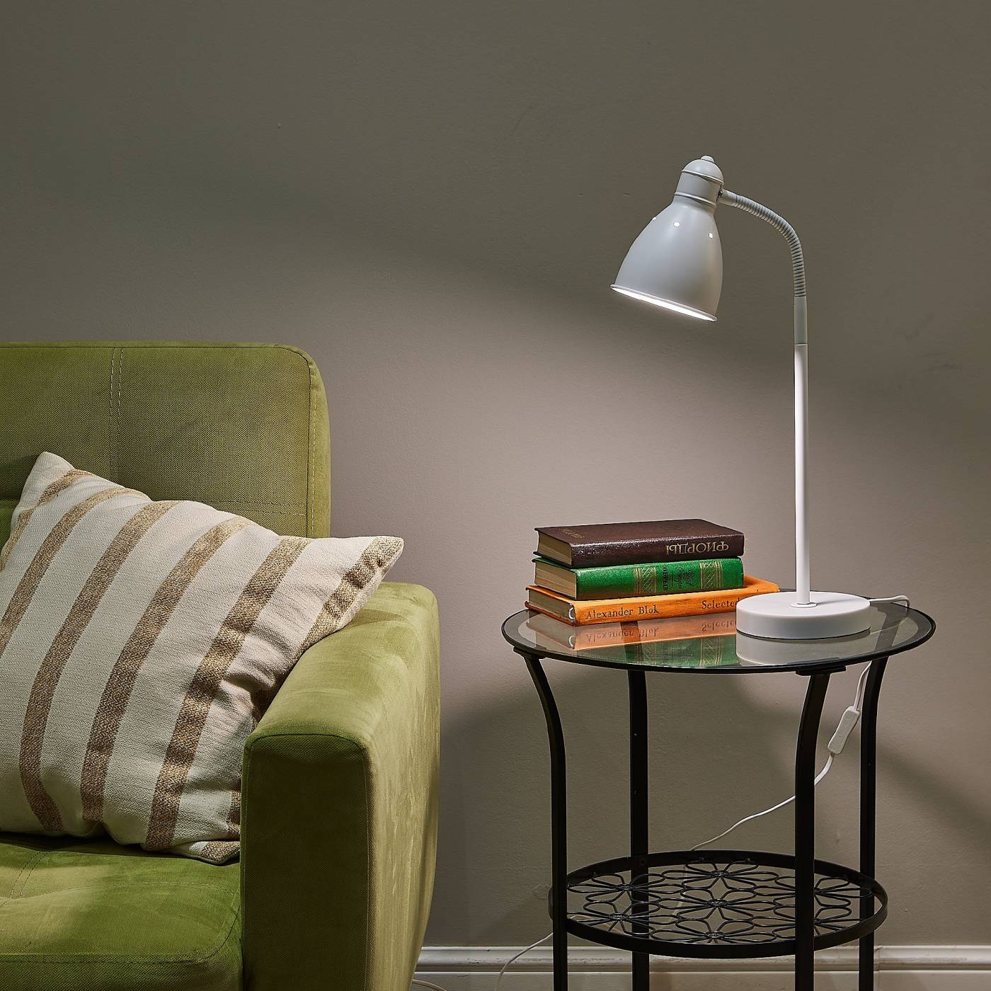 UML-B701 E27 WHITE Настольная лампа Uniel UML-B701 E27 WHITE