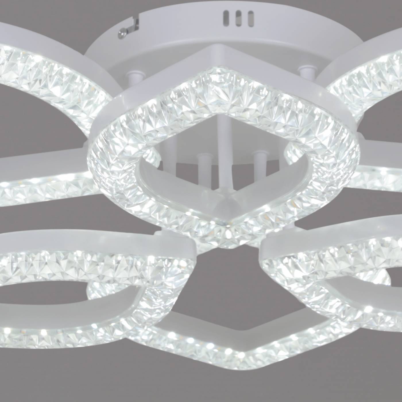 Потолочная люстра Reluce 28120-0.3-3+3C WH