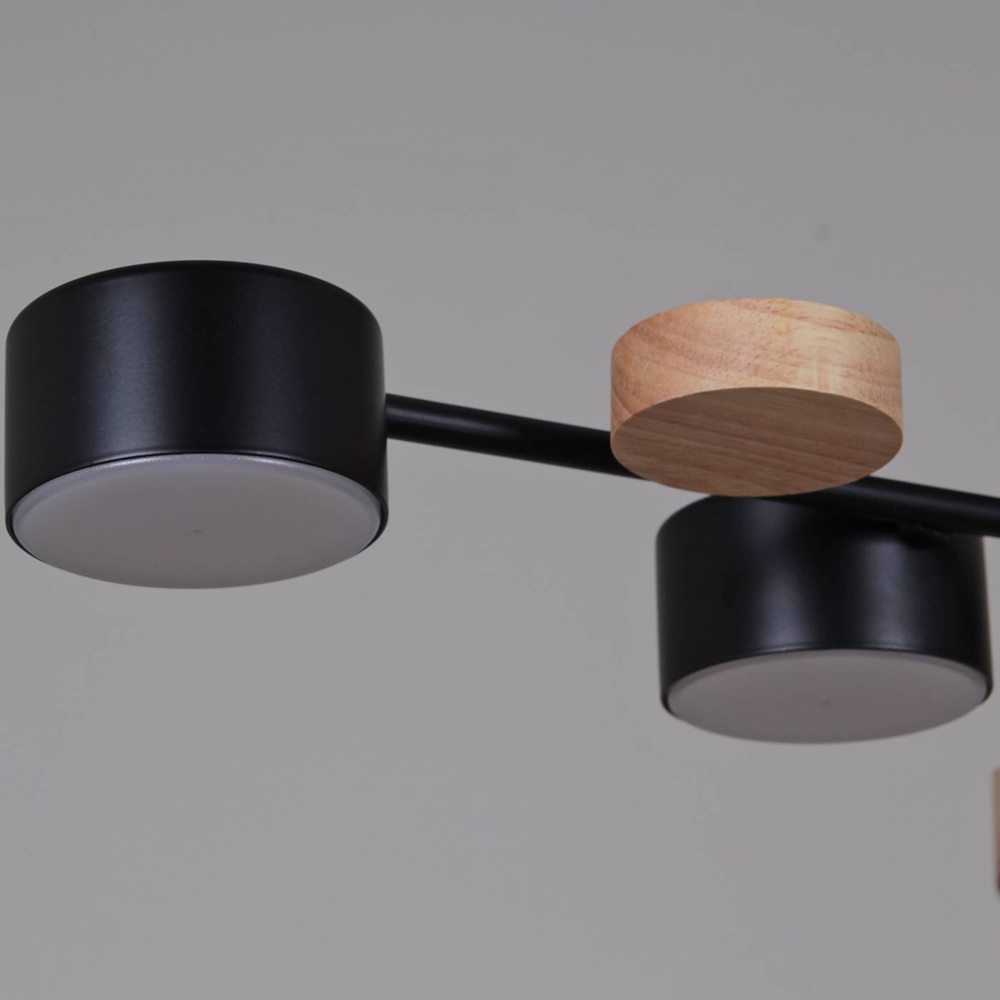 Потолочная люстра Reluce 03758-0.3-10 BK+WOOD GX53