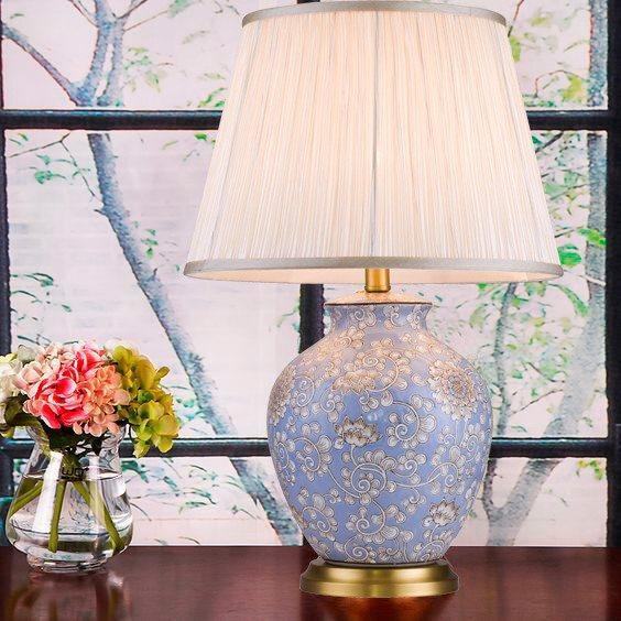 Harrods T937.1 Настольная лампа с цветочками Harrods Harrods T937.1 Lucia Tucci