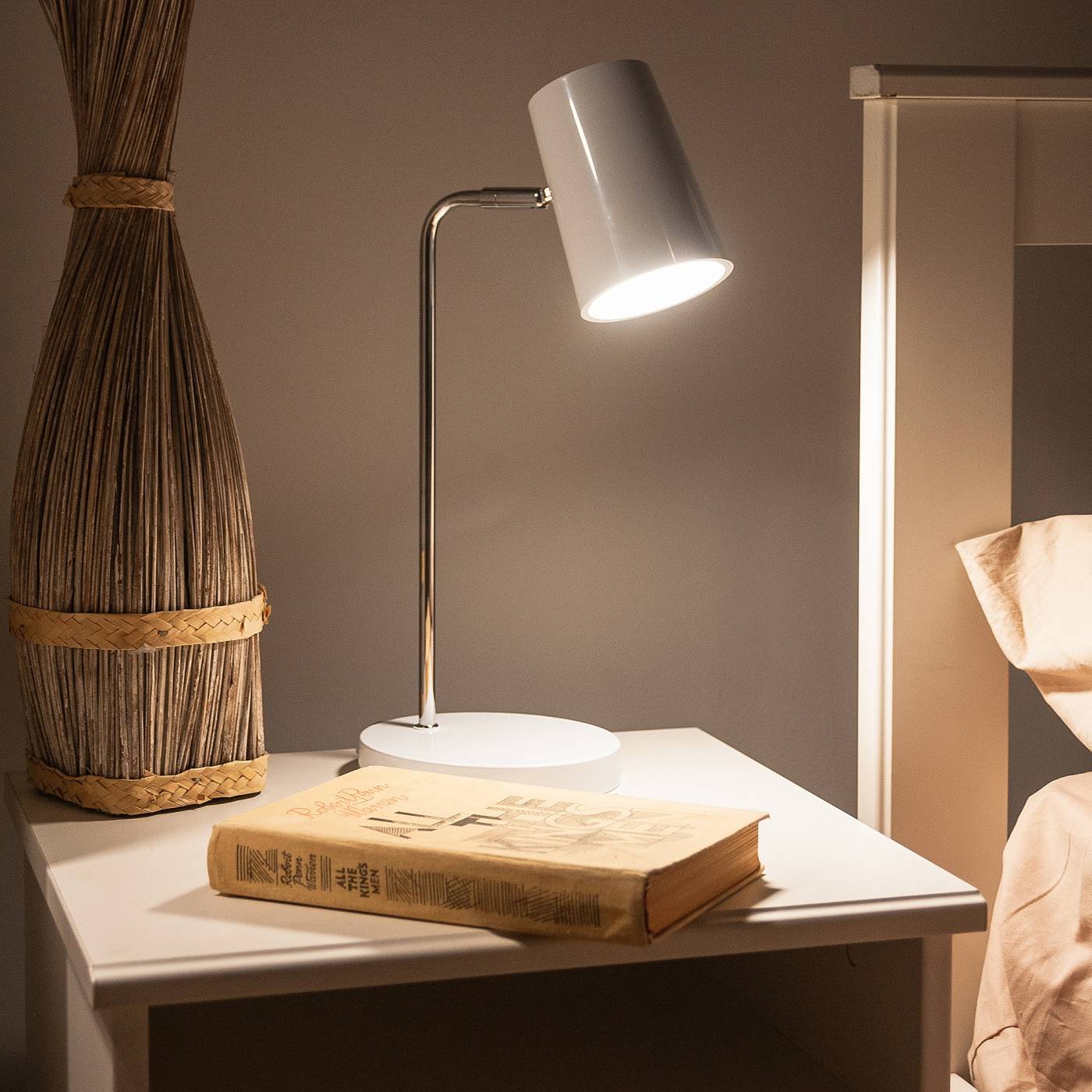 Настольная лампа Uniel ULM-B600 6W/4500K/DIM WHITE