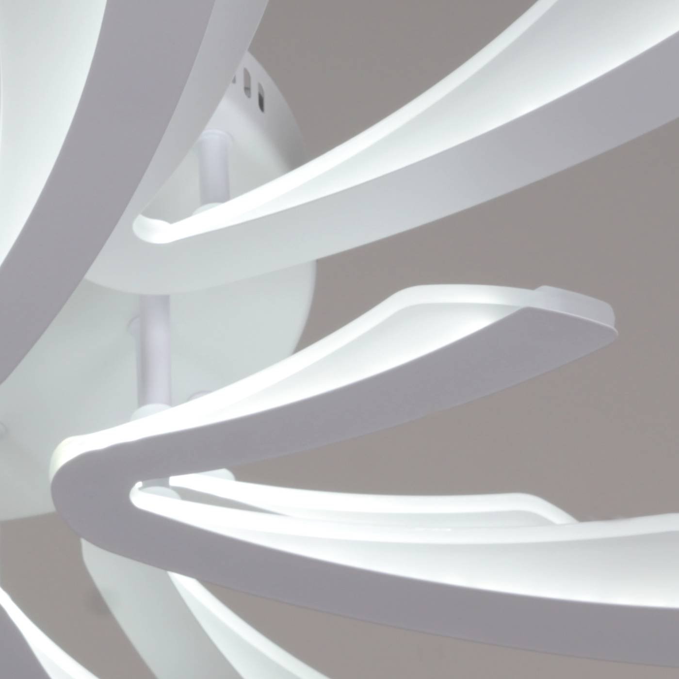 Потолочная люстра Reluce 59090-0.3-4+4 WH