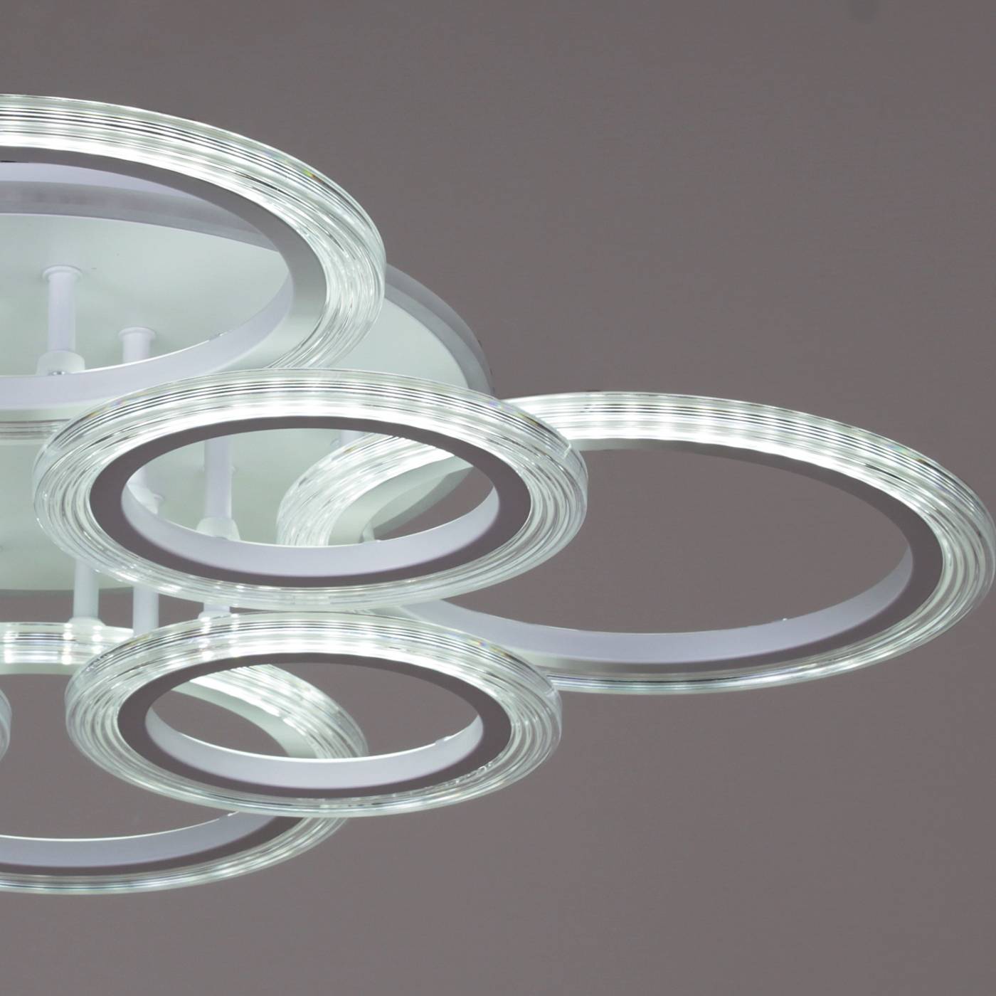 Потолочная люстра Reluce 09812-3.3-4+4A WH (RGB)