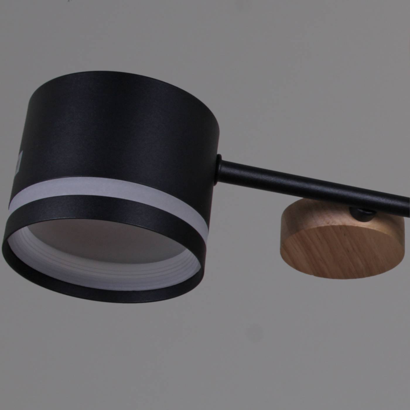 Потолочная люстра Reluce 68730-0.3-10 GX53 BK+WOOD