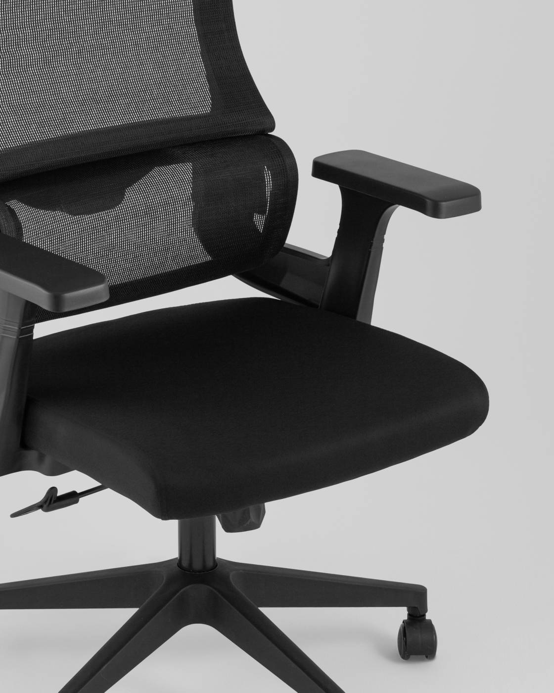 Кресло офисное Stool Group Vantage WH-978A black