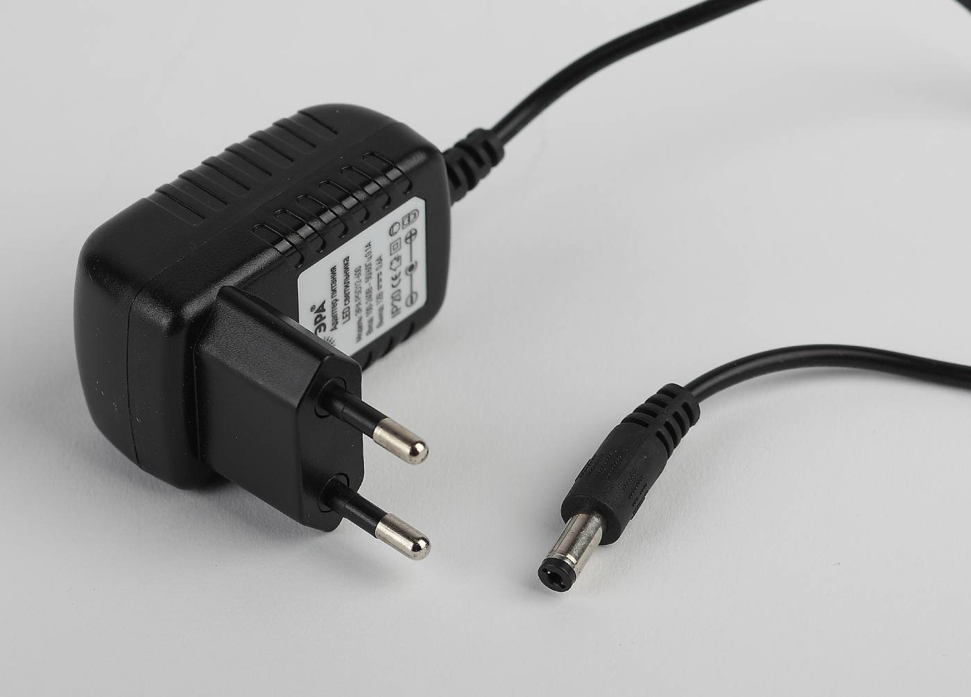 Офисная настольная лампа ЭРА NLED-452-9W-BK