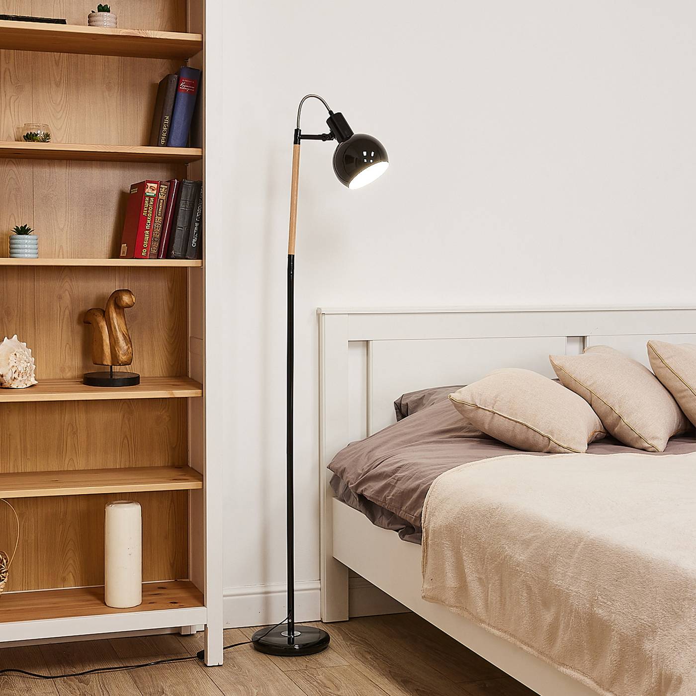 Торшер Uniel UML-T702 E14 BLACK