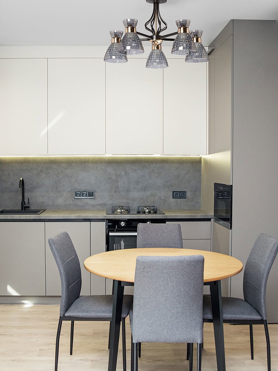 Потолочная люстра De Markt Дэла 635016105