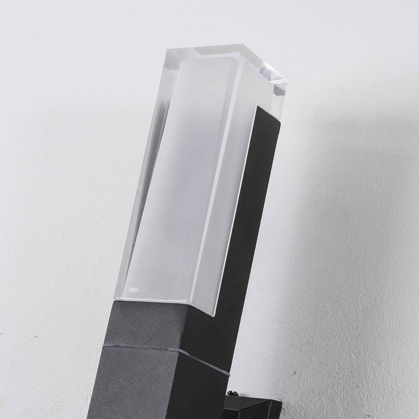Уличный настенный светильник Favourite Pillar 2861-1W