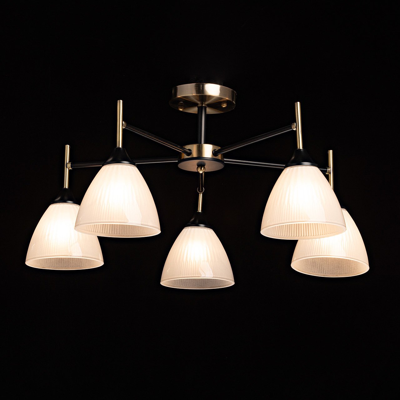 Потолочная люстра De Markt Дэла 116010405