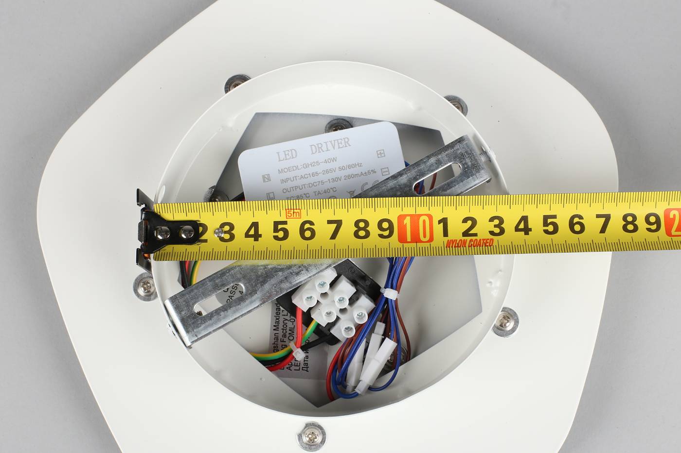 Потолочная светодиодная люстра Avola Omnilux OML-07701-30