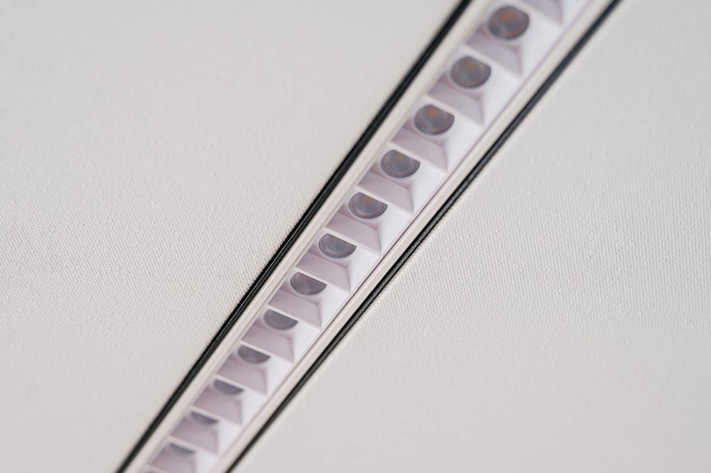 Трековый светильник Denkirs Smart Linear DK8003-WH