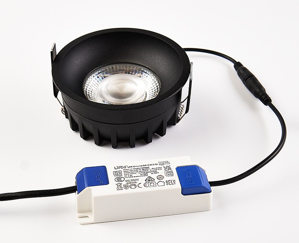 Встраиваемый светильник Italline IT08 IT08-8032 black 3000K