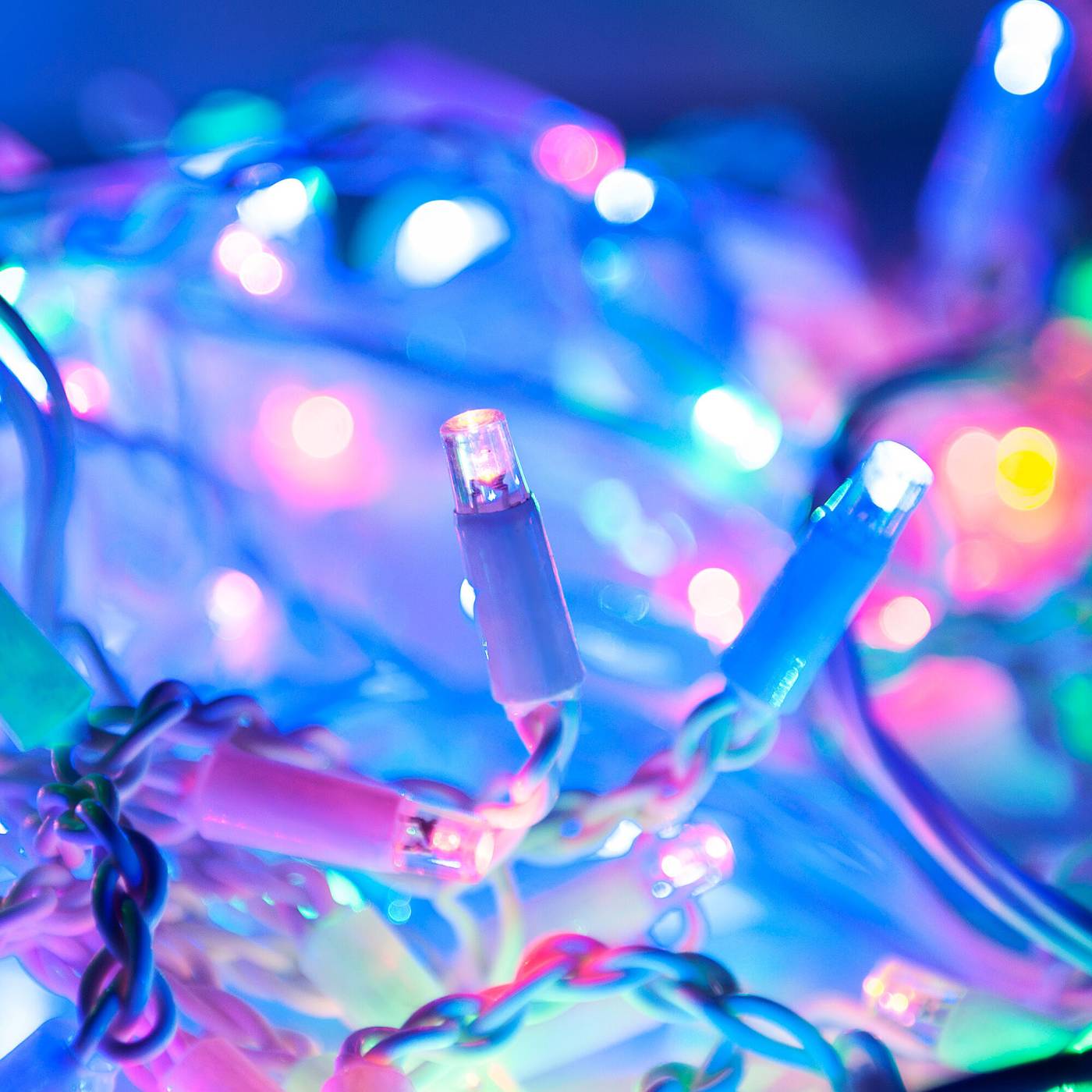 100-101 мульти с эффектом мерцания 3*0,6м IP65 Гирлянда-дождь Eurosvet 100-101 100-101 мульти с эффектом мерцания 3*0,6м IP65