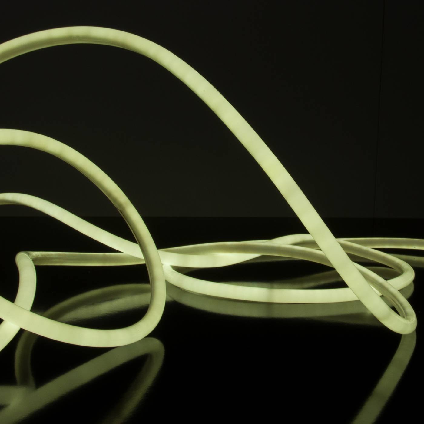 LED лента Elektrostandard Гибкий неон LS003 220V 9.6W 144Led 2835 IP67 16mm 6500K круглый холодный белый, 50 м a043547