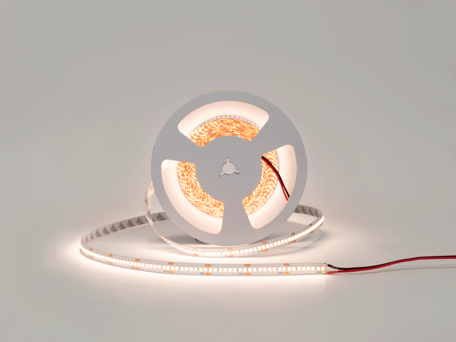 DSG-HE2240-24-WW-33 Светодиодная лента SWG DesignLed DSG-HE DSG-HE2240-24-WW-33