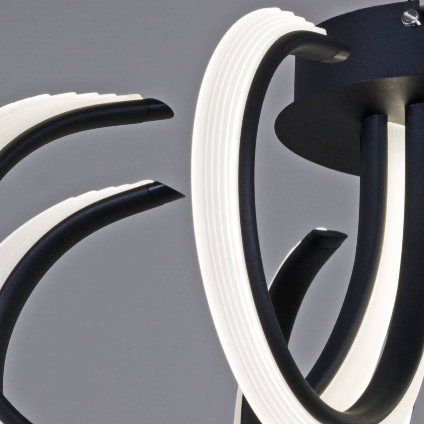 Потолочная люстра Reluce 74390-0.3-08S black