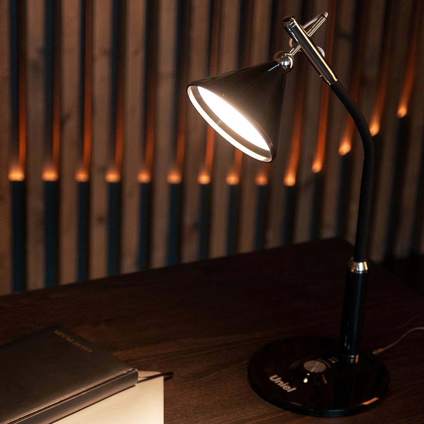 Настольная лампа Uniel TLD-569 Black/LED/400Lm/2700-5500K/Dimmer