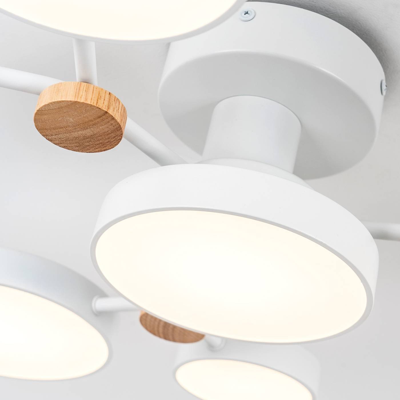 Потолочная люстра L LED4U L3201-700 WT