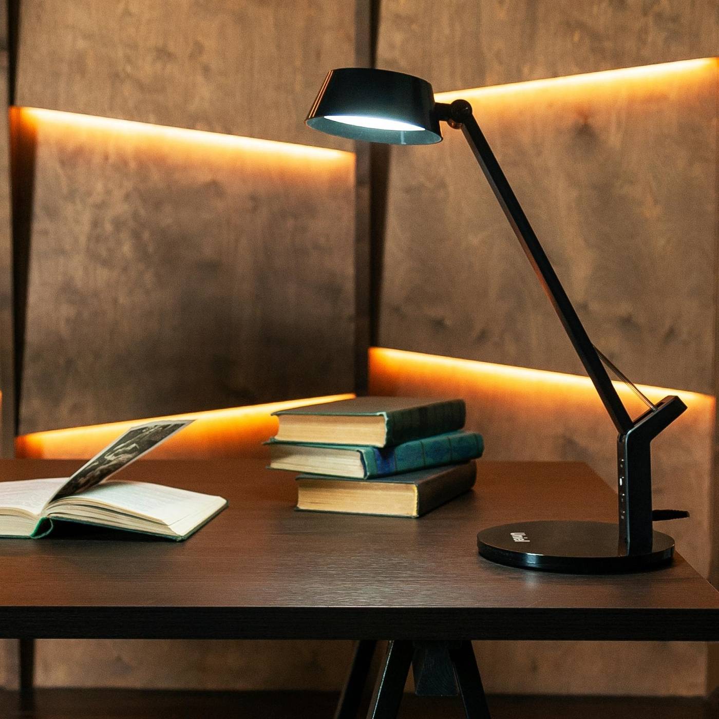 TLD-570 Black/LED/500Lm/2700-5500K/Dimmer Настольная лампа Uniel TLD-570 Black/LED/500Lm/2700-5500K/Dimmer