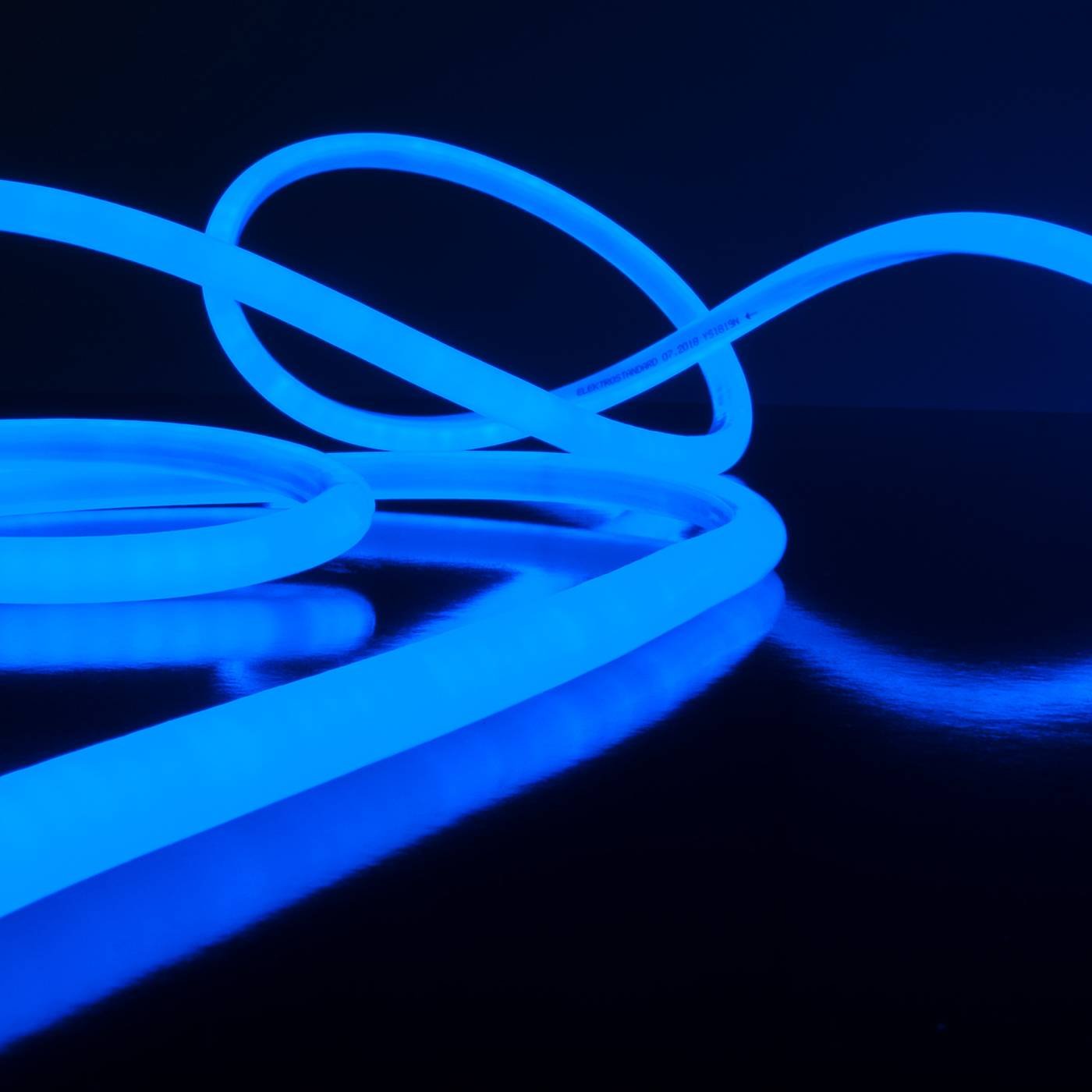 Гибкий неон LS003 220V 9.6W 144Led 2835 IP67 16mm круглый синий, 50 м Светодиодный шнур Elektrostandard Светодиодный гибкий неон Гибкий неон LS003 220V 9.6W 144Led 2835 IP67 16mm круглый синий, 50 м a043550