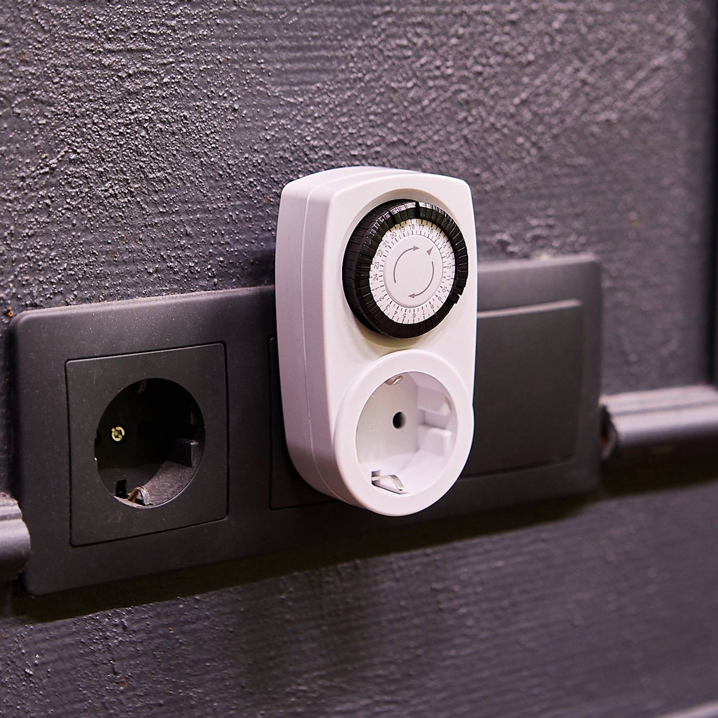 Таймер механический с розеткой Uniel UST-M10 WHITE