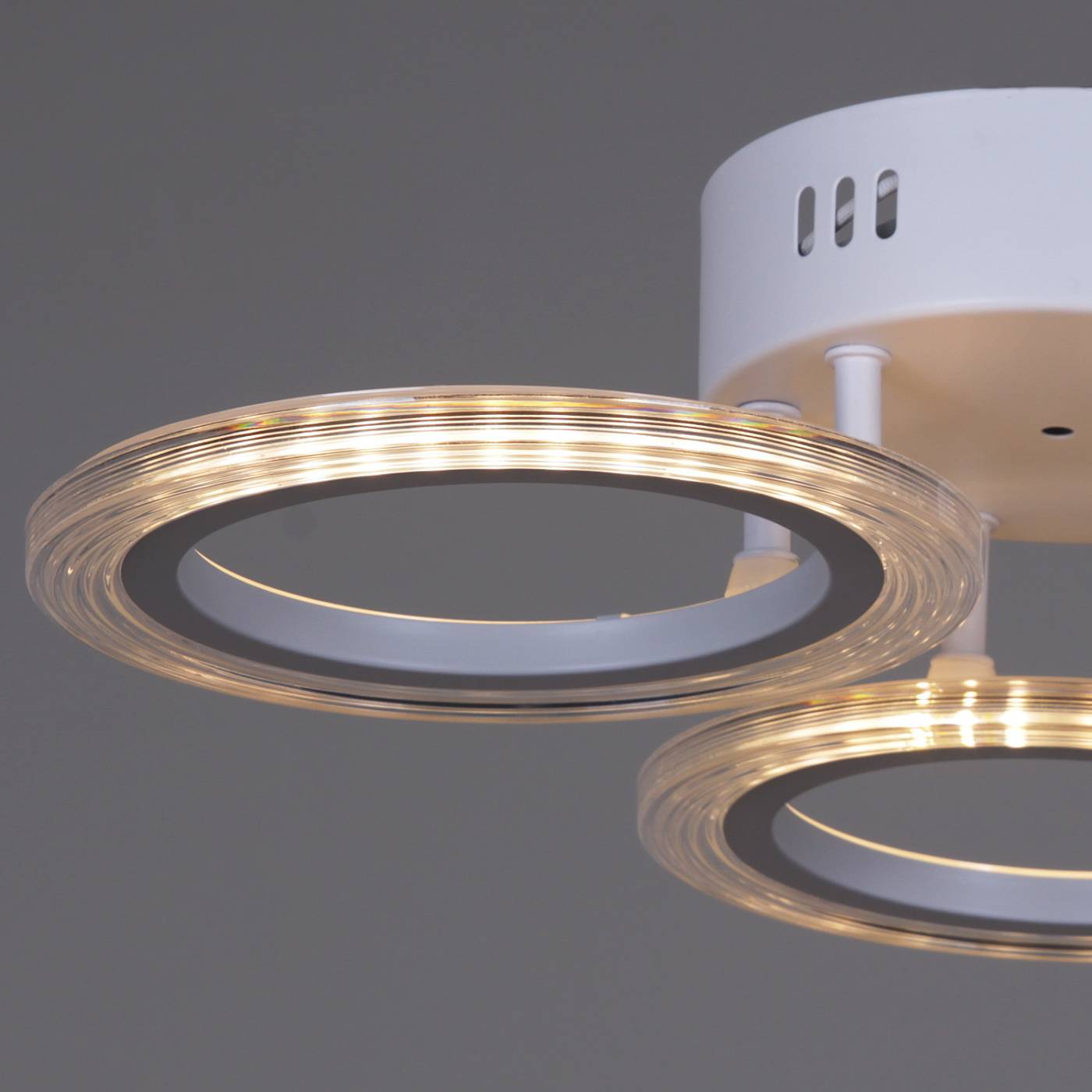 Потолочная люстра Reluce 09812-3.3-03A WH