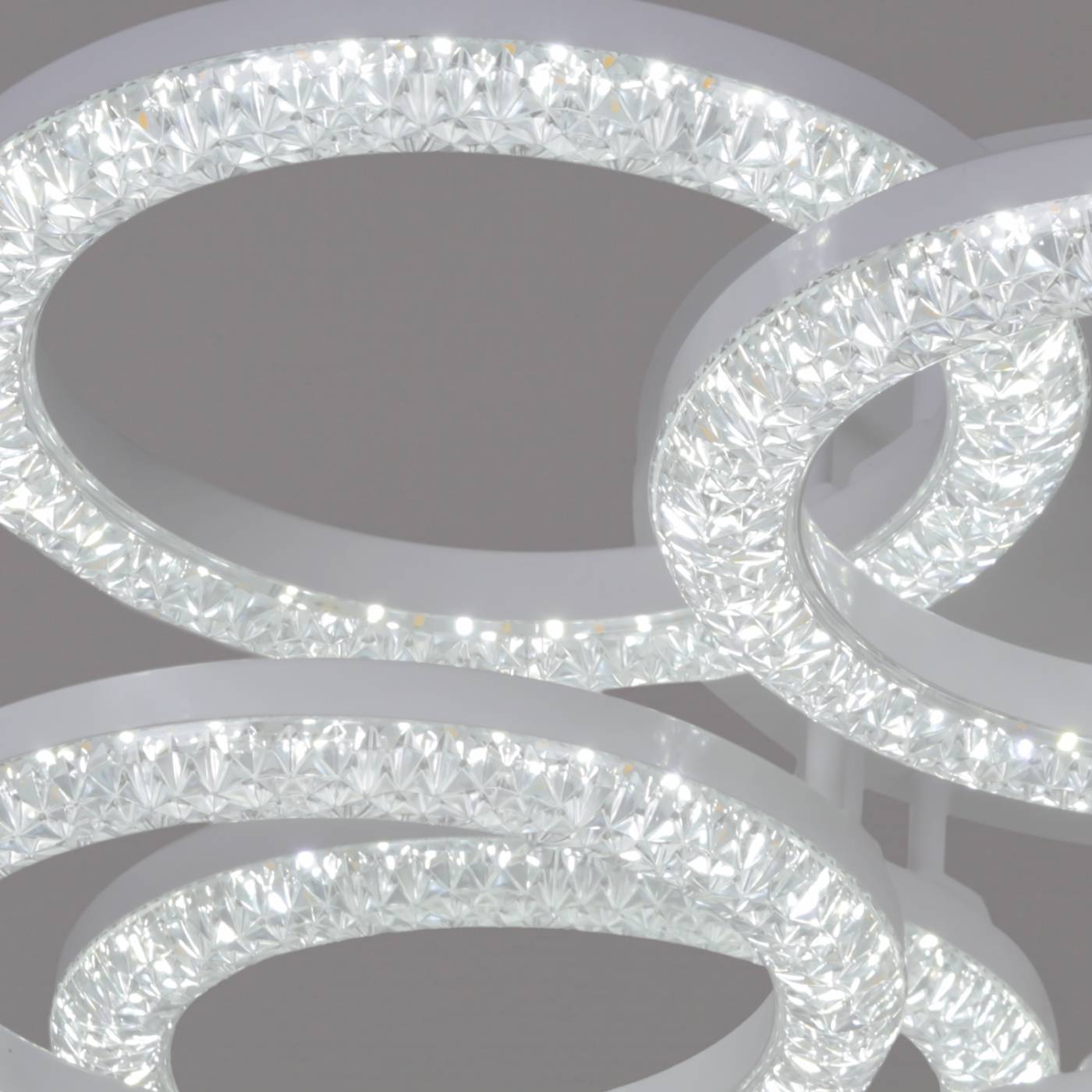 Потолочная люстра Reluce 67120-0.3-4+4C WH