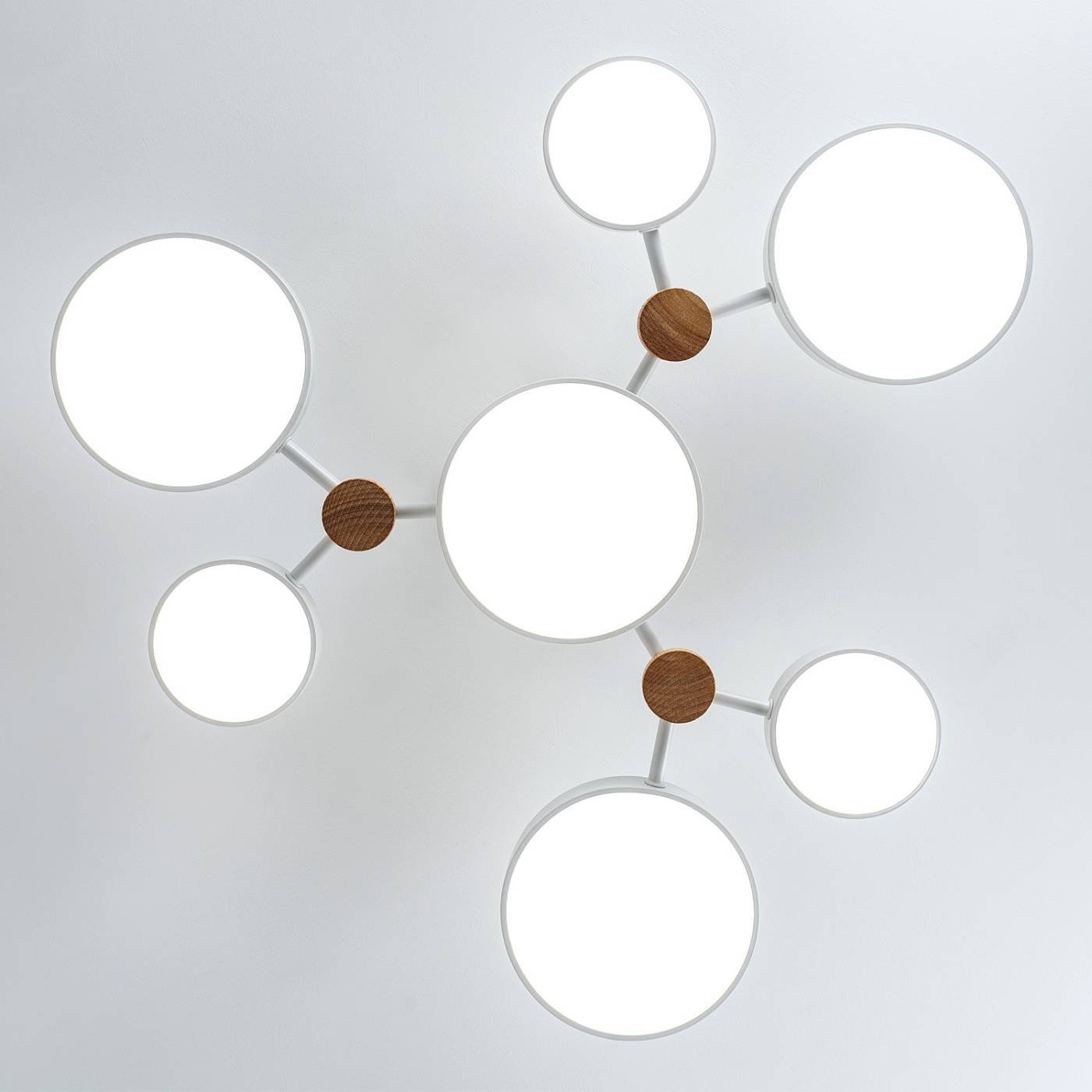 Потолочная люстра L LED4U L3201-700 WT
