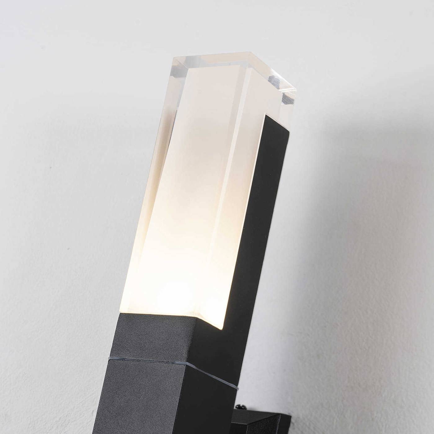 Уличный настенный светильник Favourite Pillar 2861-1W
