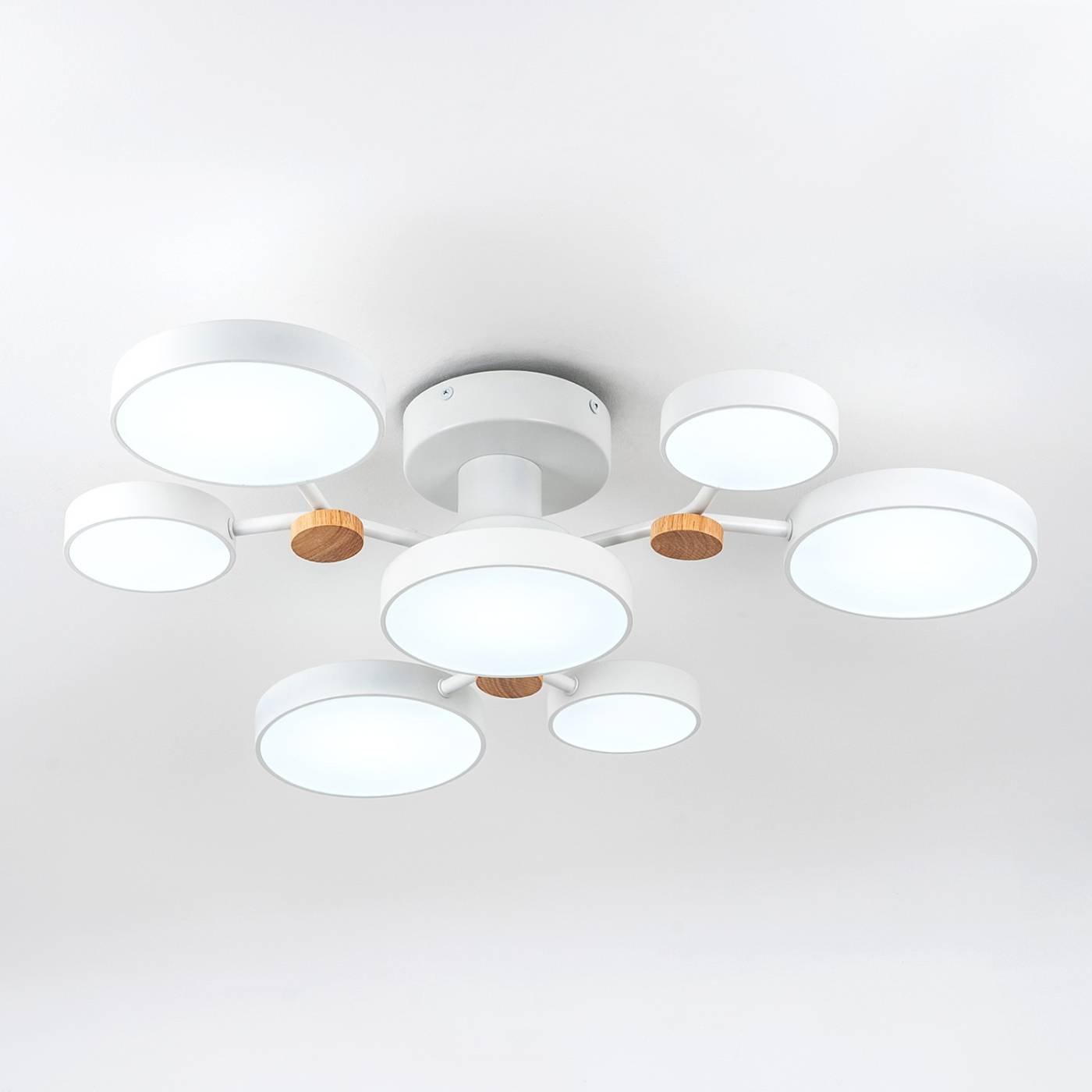 Потолочная люстра L LED4U L3201-700 WT