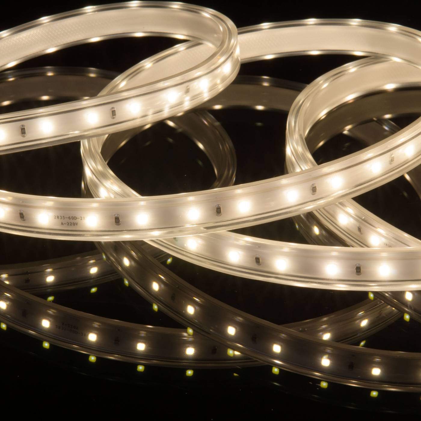 Лента светодиодная 220V 14,4W 120Led 2835 IP65 4200 дневной белый, 50 м (LS015 220V) LED лента Elektrostandard LS015 220V Лента светодиодная 220V 14,4W 120Led 2835 IP65 4200 дневной белый, 50 м (LS015 220V) a053639