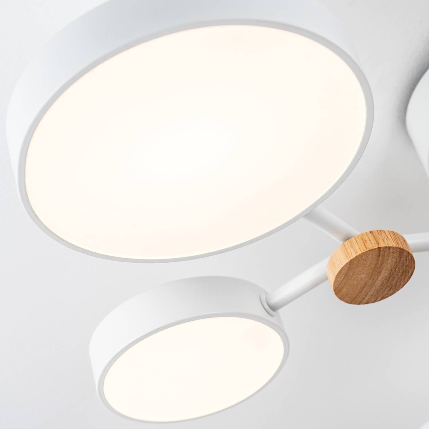 Потолочная люстра L LED4U L3201-700 WT