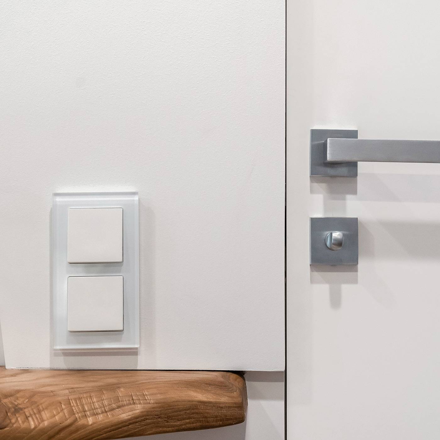 W1113001/ Перекрестный выключатель одноклавишный (белый) Выключатель Werkel W1113001/ Перекрестный выключатель одноклавишный (белый)