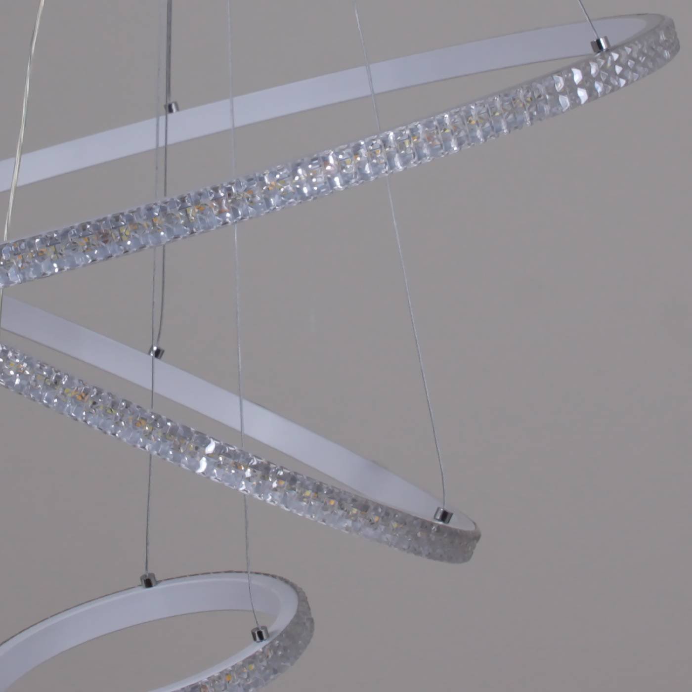 Подвесная люстра Reluce 06315-3.9-03 WH